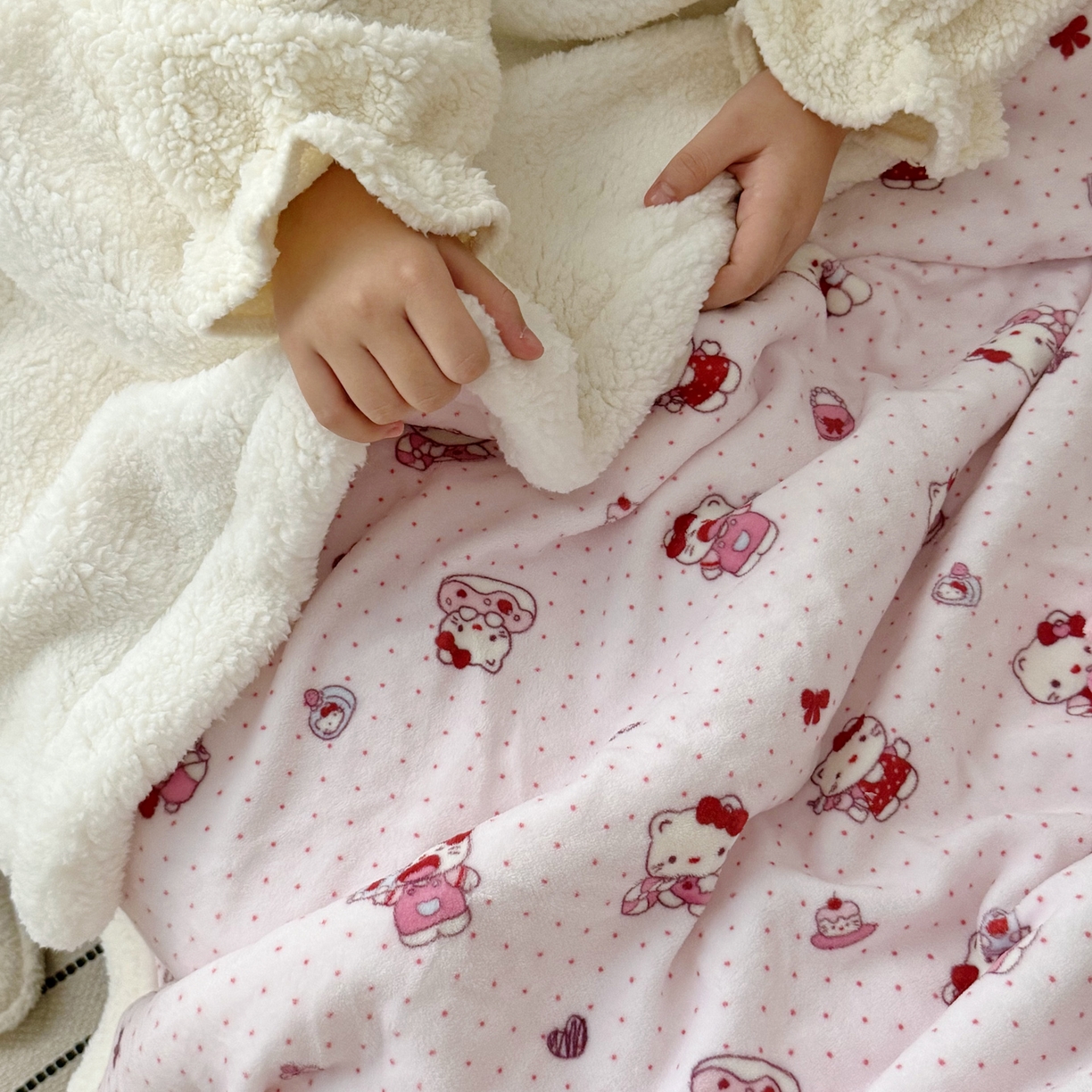 91家纺网 家纺一手货源 找家纺 航途席业 2025新款200g牛奶绒羊羔绒毛毯 超甜小猫咪