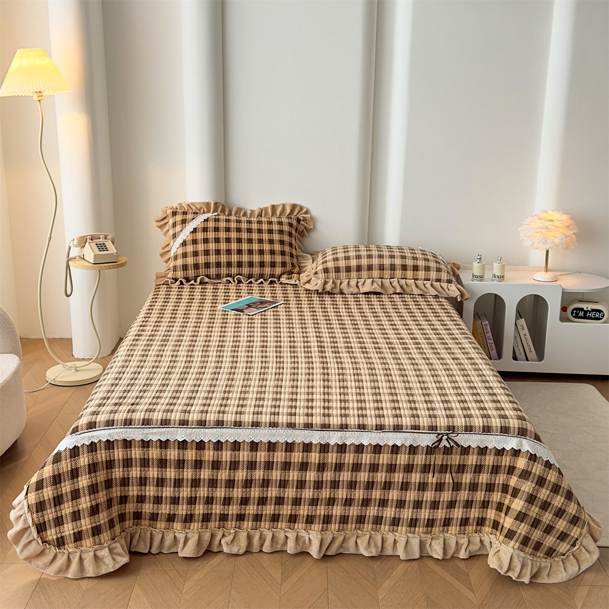 91家纺网 家纺一手货源 找家纺 （总）恒爱家纺 2025新款牛奶绒夹棉花边床盖系列三件套