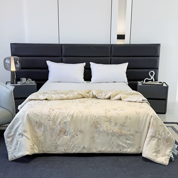 91家纺网 家纺一手货源 找家纺 梵克保罗 2025春夏新品莱赛尔天丝数码印花嵌绳单夏被 妍艺