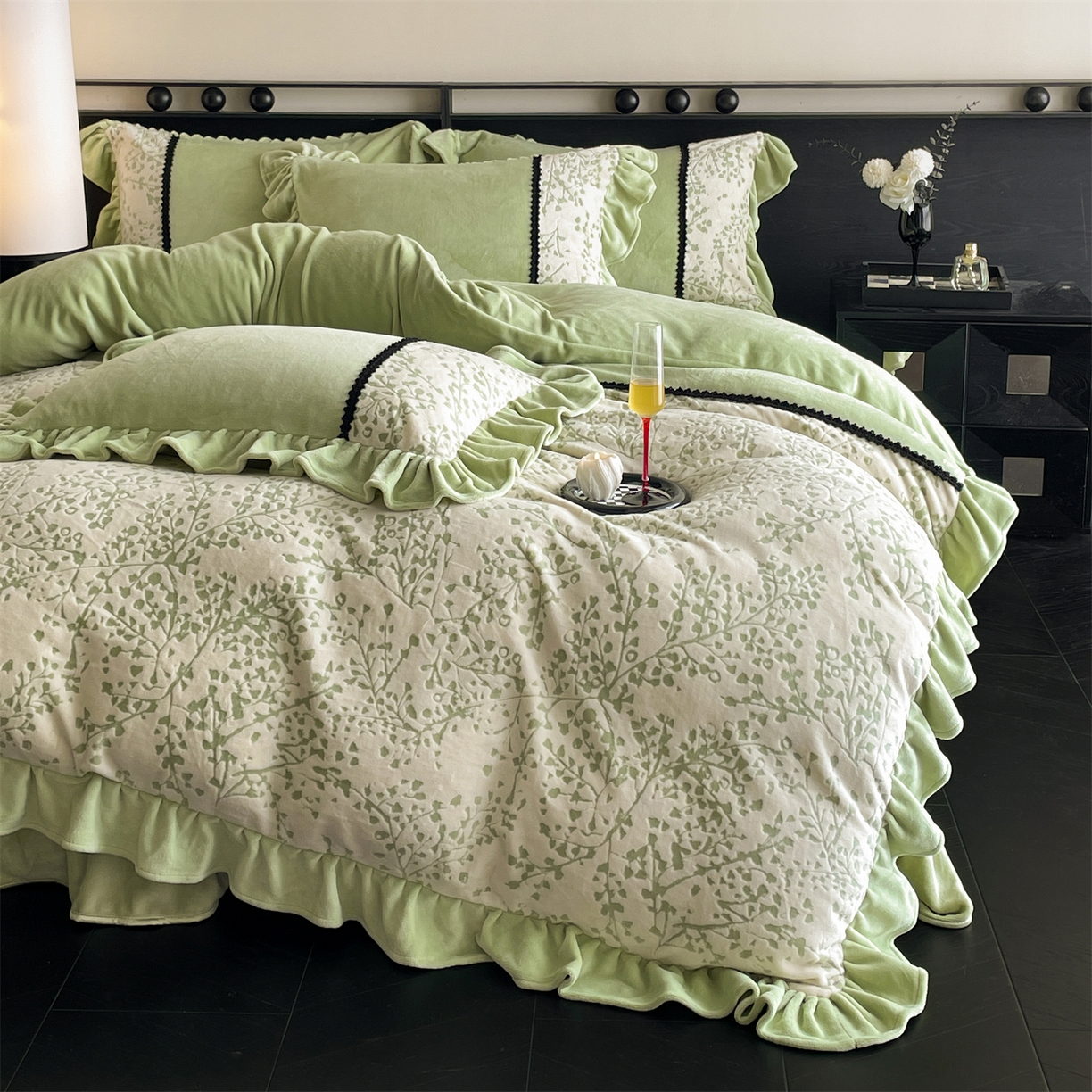 91家纺网 家纺一手货源 找家纺 慕木家纺 2025新款A类高克重高端雕花烂花AB版工艺款拼接四件套绮梦系列(直播热款) 繁花枝影-绿