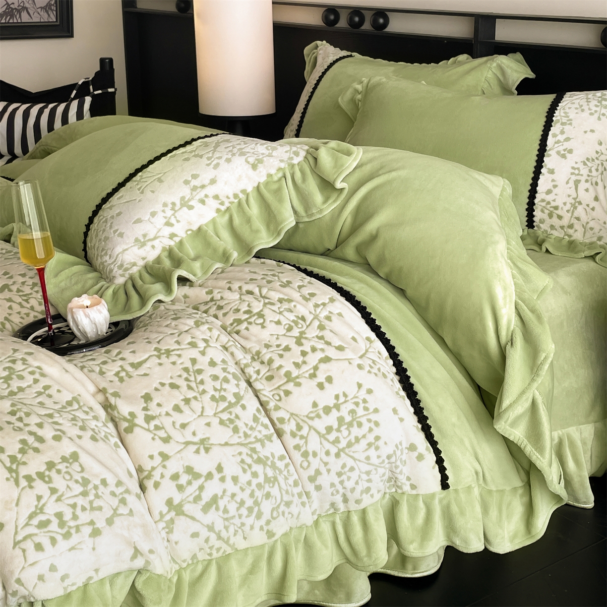 91家纺网 家纺一手货源 找家纺 慕木家纺 2025新款A类高克重高端雕花烂花AB版工艺款拼接四件套绮梦系列(直播热款) 繁花枝影-绿