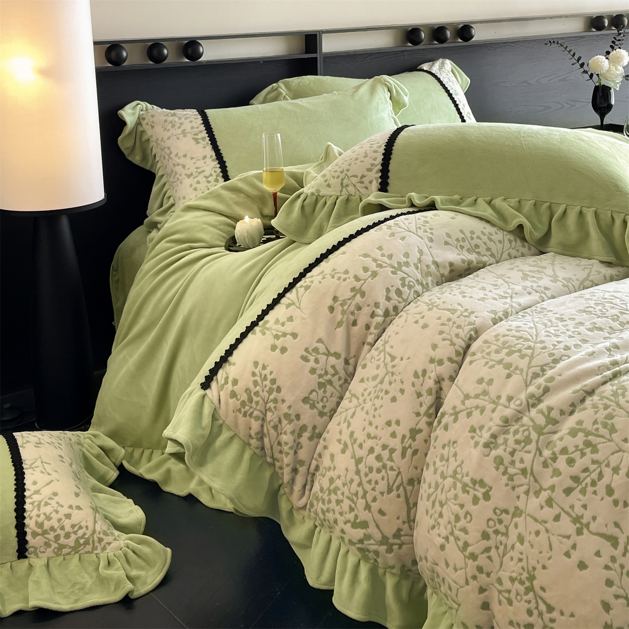 91家纺网 家纺一手货源 找家纺 慕木家纺 2025新款A类高克重高端雕花烂花AB版工艺款拼接四件套绮梦系列(直播热款) 繁花枝影-绿