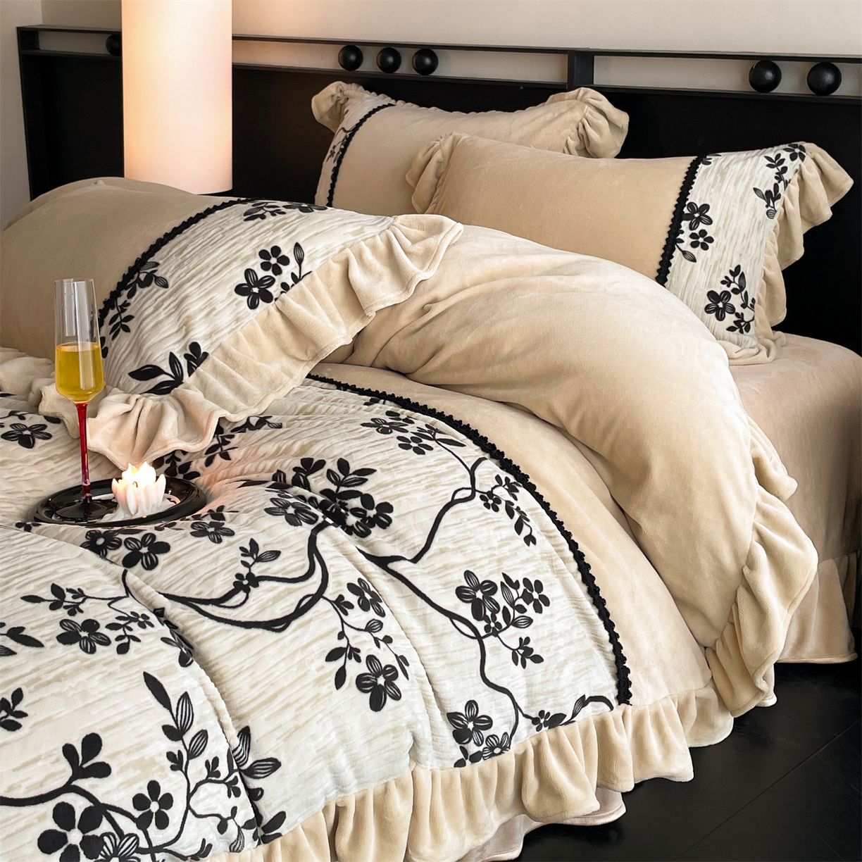 91家纺网 家纺一手货源 找家纺 慕木家纺 2025新款A类高克重高端雕花烂花AB版工艺款拼接四件套绮梦系列(直播热款) 漫朔花藤