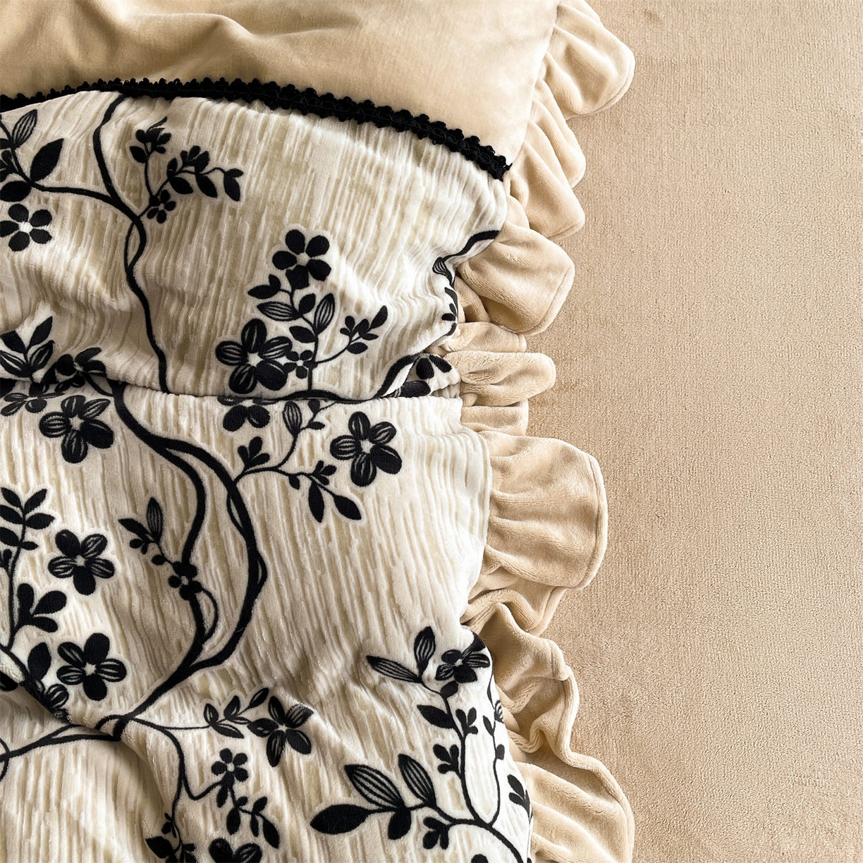 91家纺网 家纺一手货源 找家纺 慕木家纺 2025新款A类高克重高端雕花烂花AB版工艺款拼接四件套绮梦系列(直播热款) 漫朔花藤