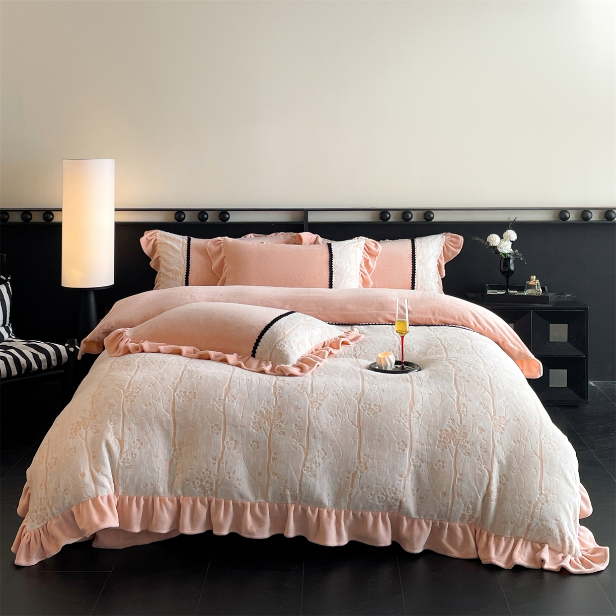 91家纺网 家纺一手货源 找家纺 慕木家纺 2025新款A类高克重高端雕花烂花AB版工艺款拼接四件套绮梦系列(直播热款) 浅梦絮语-粉