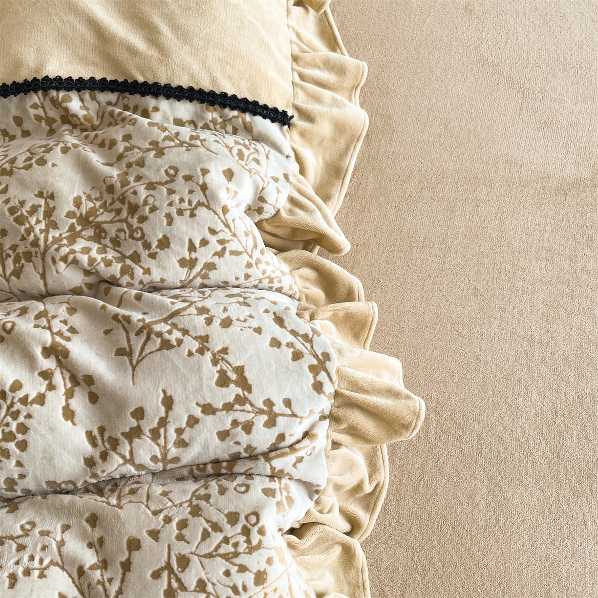 91家纺网 家纺一手货源 找家纺 慕木家纺 2025新款A类高克重高端雕花烂花AB版工艺款拼接四件套绮梦系列(直播热款) 繁花枝影-咖