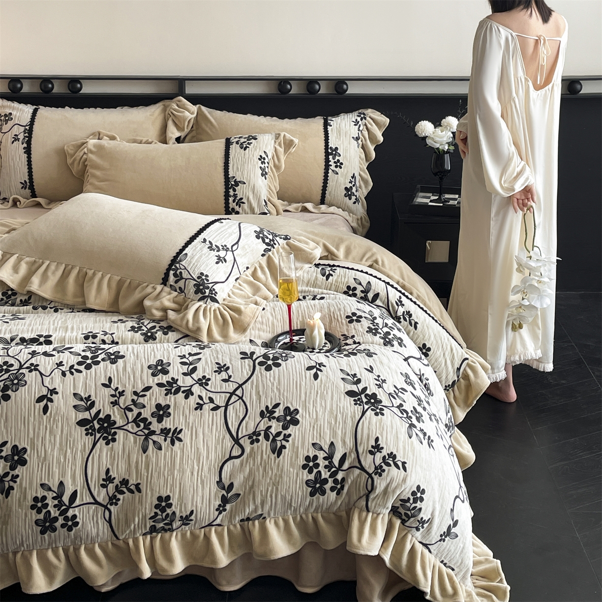 91家纺网 家纺一手货源 找家纺 慕木家纺 2025新款A类高克重高端雕花烂花AB版工艺款拼接四件套绮梦系列(直播热款) 漫朔花藤