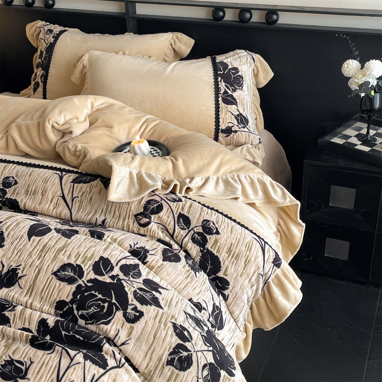 91家纺网 家纺一手货源 找家纺 慕木家纺 2025新款A类高克重高端雕花烂花AB版工艺款拼接四件套绮梦系列(直播热款) 玫瑰眠窝