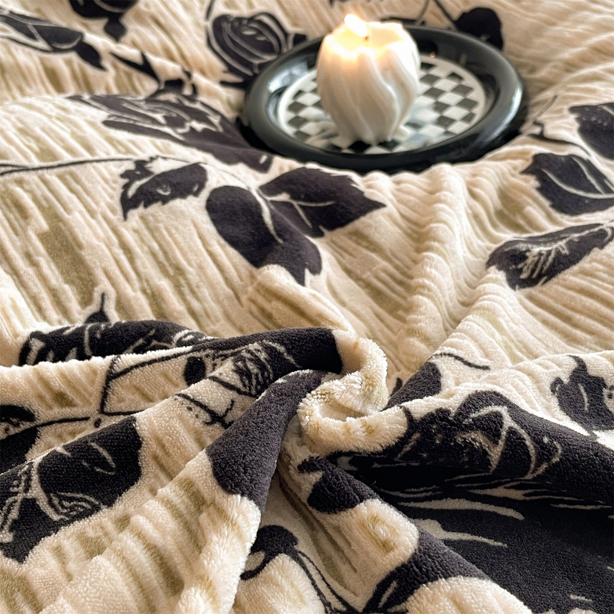 91家纺网 家纺一手货源 找家纺 慕木家纺 2025新款A类高克重高端雕花烂花AB版工艺款拼接四件套绮梦系列(直播热款) 玫瑰眠窝