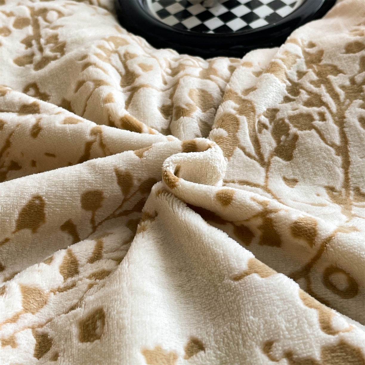 91家纺网 家纺一手货源 找家纺 慕木家纺 2025新款A类高克重高端雕花烂花AB版工艺款拼接四件套绮梦系列(直播热款) 繁花枝影-咖