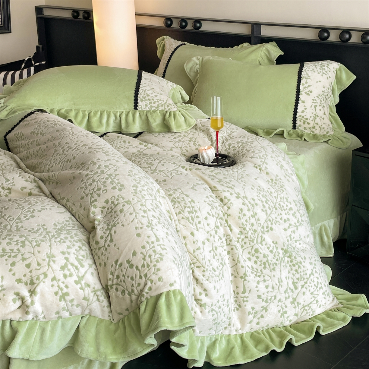 91家纺网 家纺一手货源 找家纺 慕木家纺 2025新款A类高克重高端雕花烂花AB版工艺款拼接四件套绮梦系列(直播热款) 繁花枝影-绿