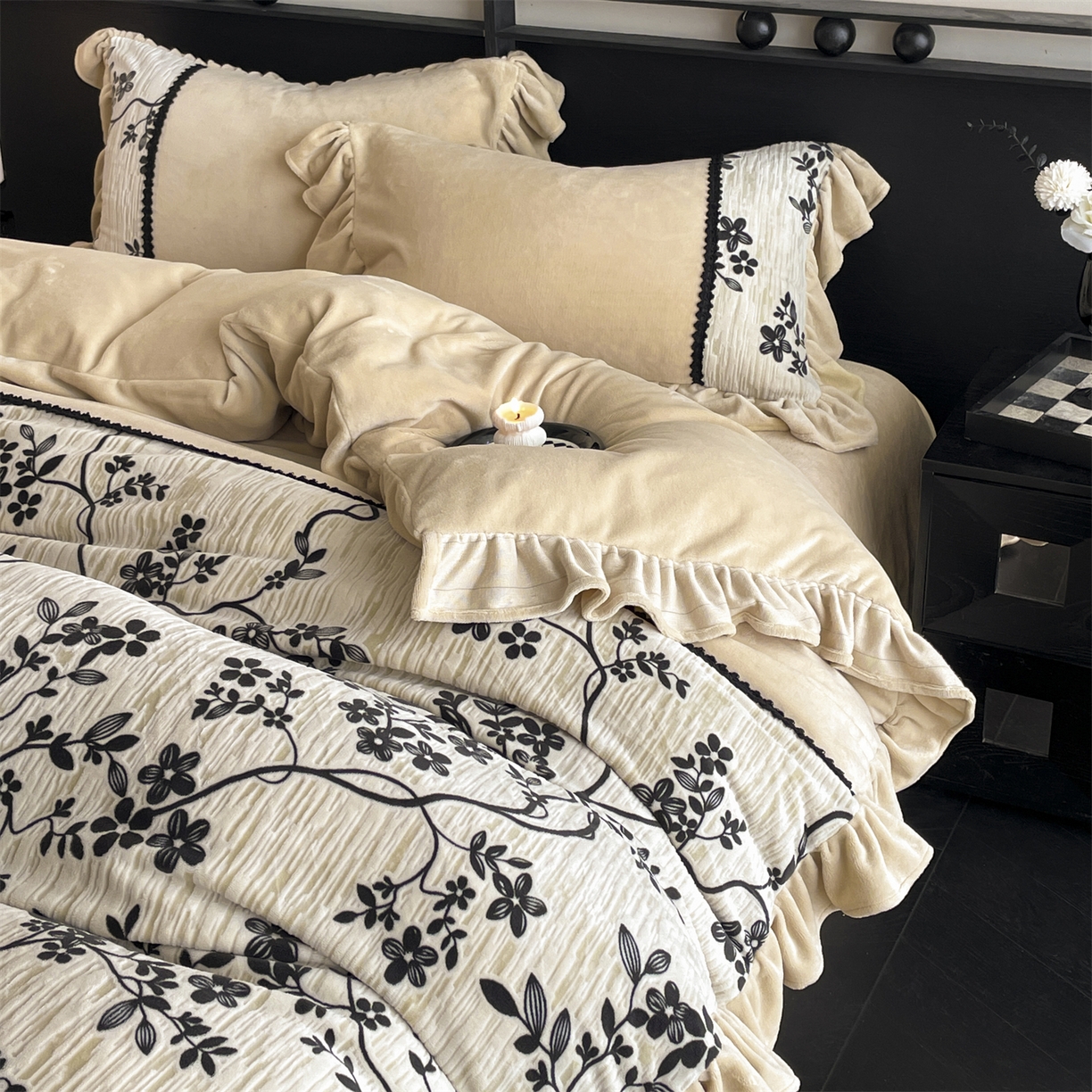 91家纺网 家纺一手货源 找家纺 慕木家纺 2025新款A类高克重高端雕花烂花AB版工艺款拼接四件套绮梦系列(直播热款) 漫朔花藤