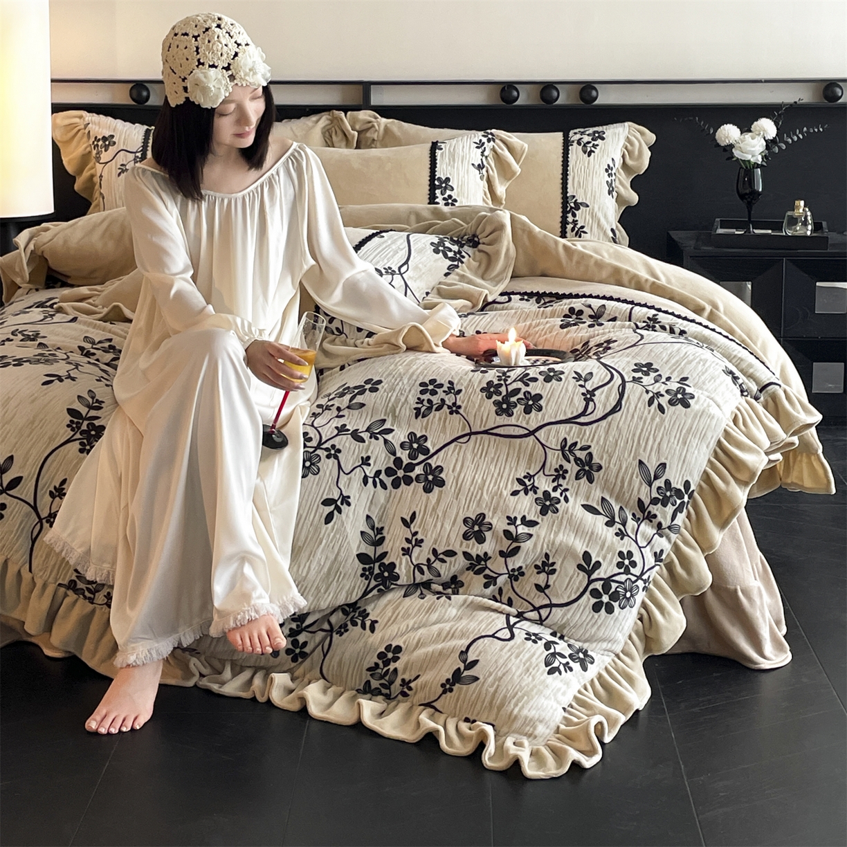 91家纺网 家纺一手货源 找家纺 慕木家纺 2025新款A类高克重高端雕花烂花AB版工艺款拼接四件套绮梦系列(直播热款) 漫朔花藤