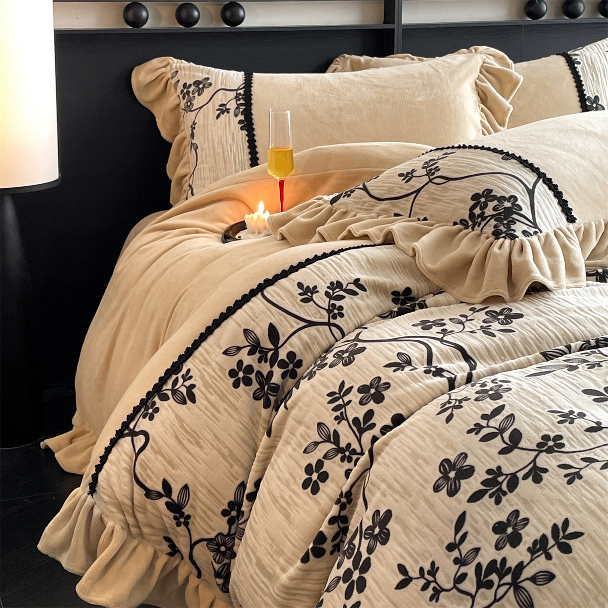 91家纺网 家纺一手货源 找家纺 慕木家纺 2025新款A类高克重高端雕花烂花AB版工艺款拼接四件套绮梦系列(直播热款) 漫朔花藤