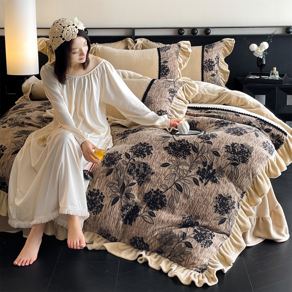 91家纺网 家纺一手货源 找家纺 慕木家纺 2025新款A类高克重高端雕花烂花AB版工艺款拼接四件套绮梦系列(直播热款) 花蔓韵