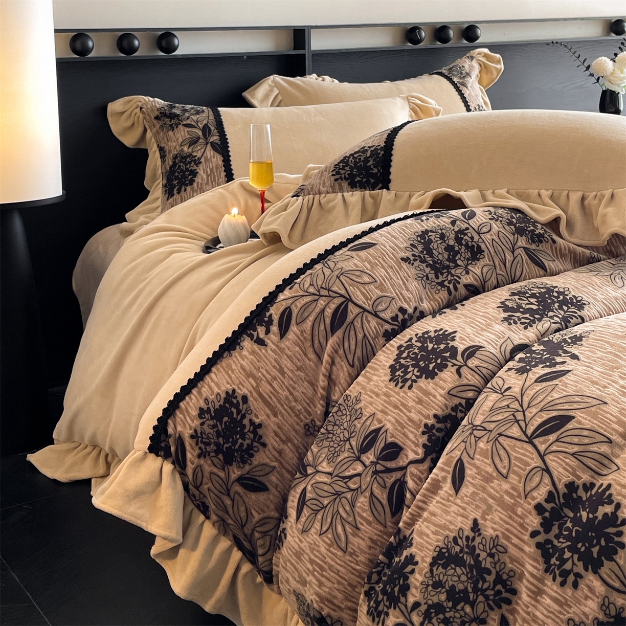 91家纺网 家纺一手货源 找家纺 慕木家纺 2025新款A类高克重高端雕花烂花AB版工艺款拼接四件套绮梦系列(直播热款) 花蔓韵