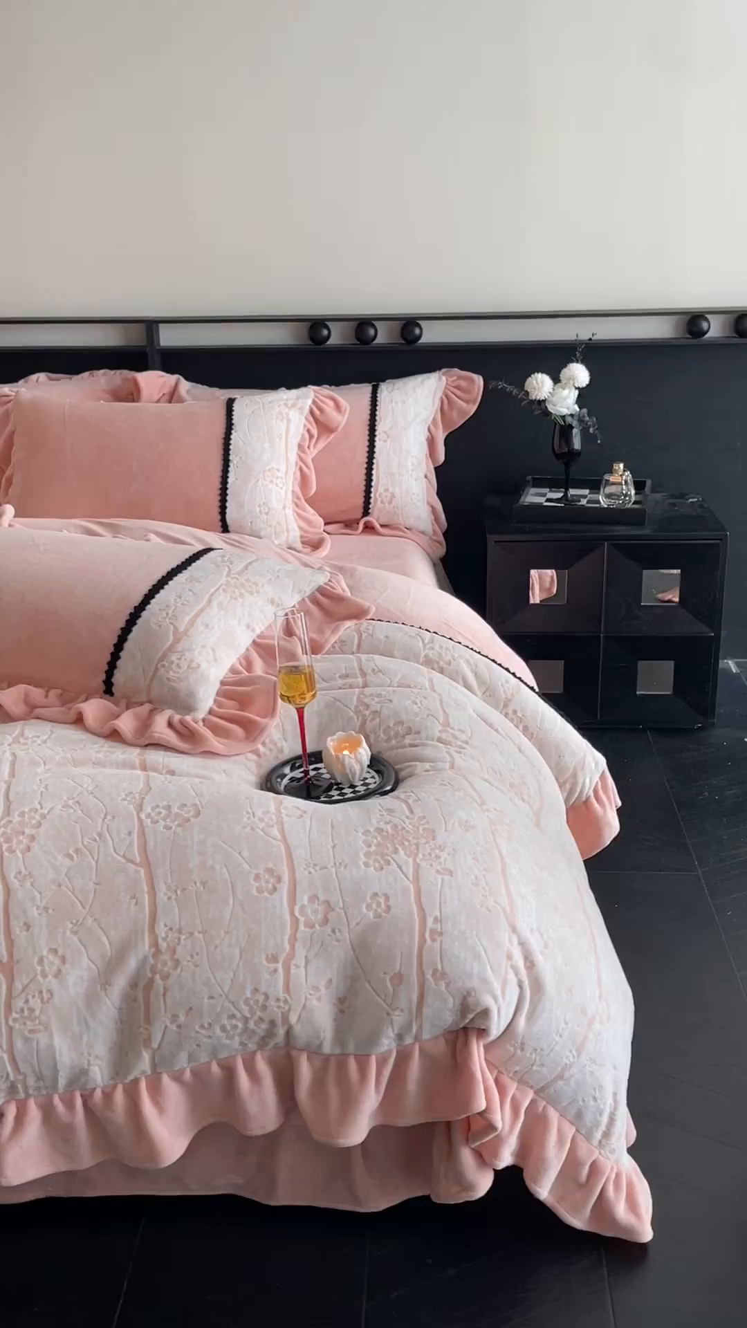 91家纺网 家纺一手货源 找家纺 慕木家纺 2025新款A类高克重高端雕花烂花AB版工艺款拼接四件套绮梦系列(直播热款) 浅梦絮语-粉