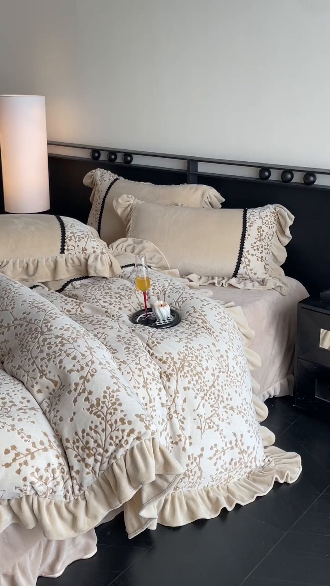 91家纺网 家纺一手货源 找家纺 慕木家纺 2025新款A类高克重高端雕花烂花AB版工艺款拼接四件套绮梦系列(直播热款) 繁花枝影-咖