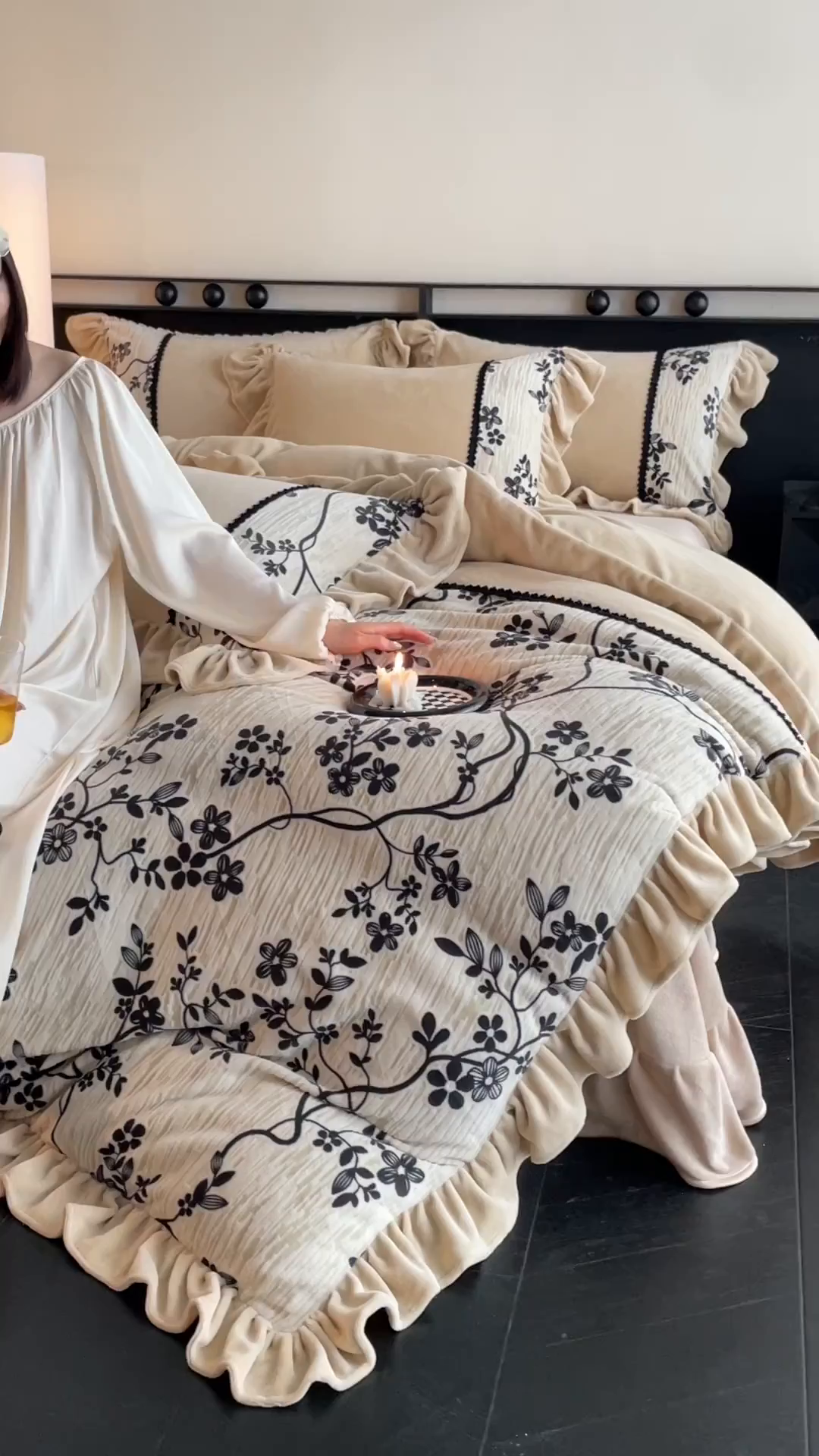 91家纺网 家纺一手货源 找家纺 慕木家纺 2025新款A类高克重高端雕花烂花AB版工艺款拼接四件套绮梦系列(直播热款) 漫朔花藤