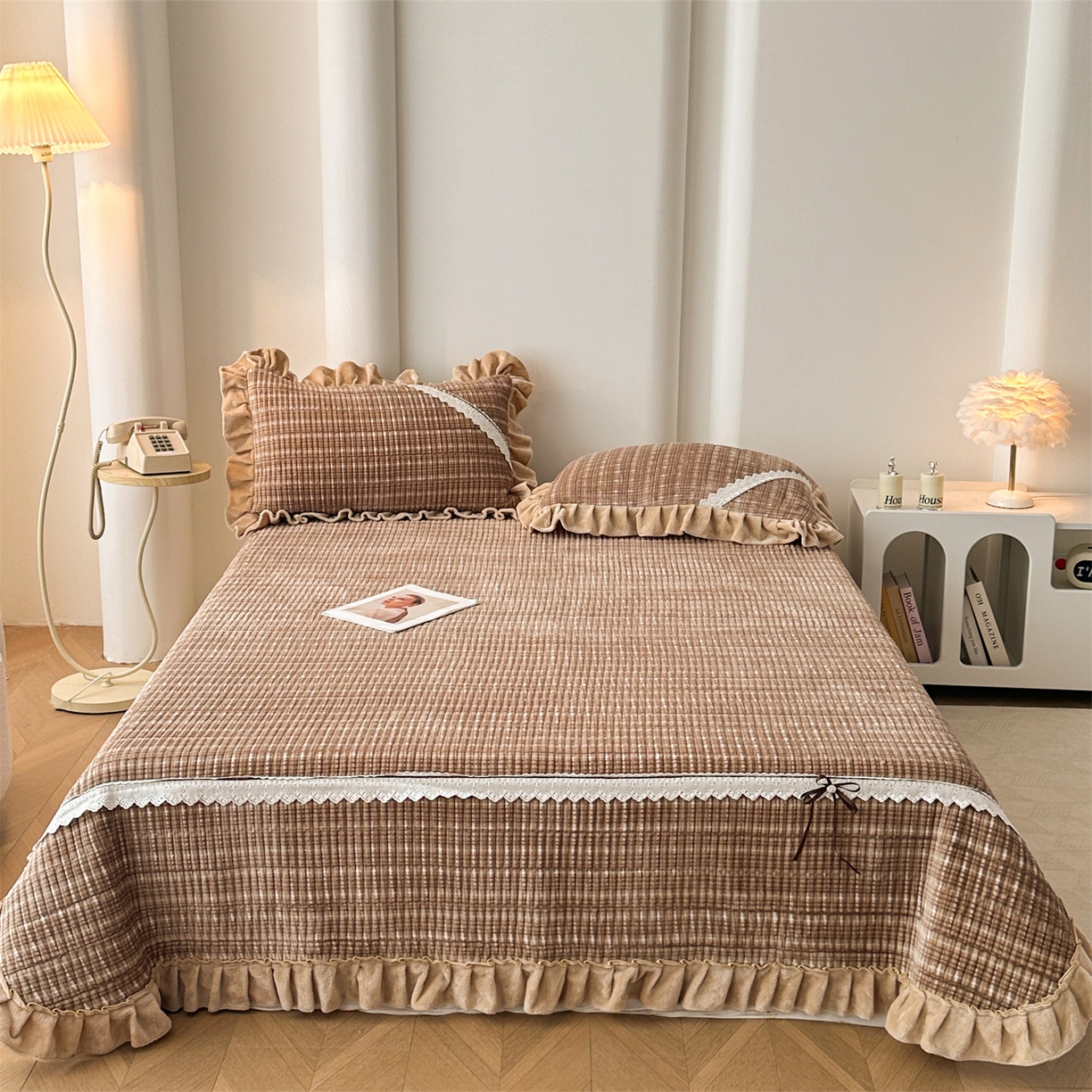 91家纺网 家纺一手货源 找家纺 （总）恒爱家纺 2025新款牛奶绒夹棉花边床盖系列三件套