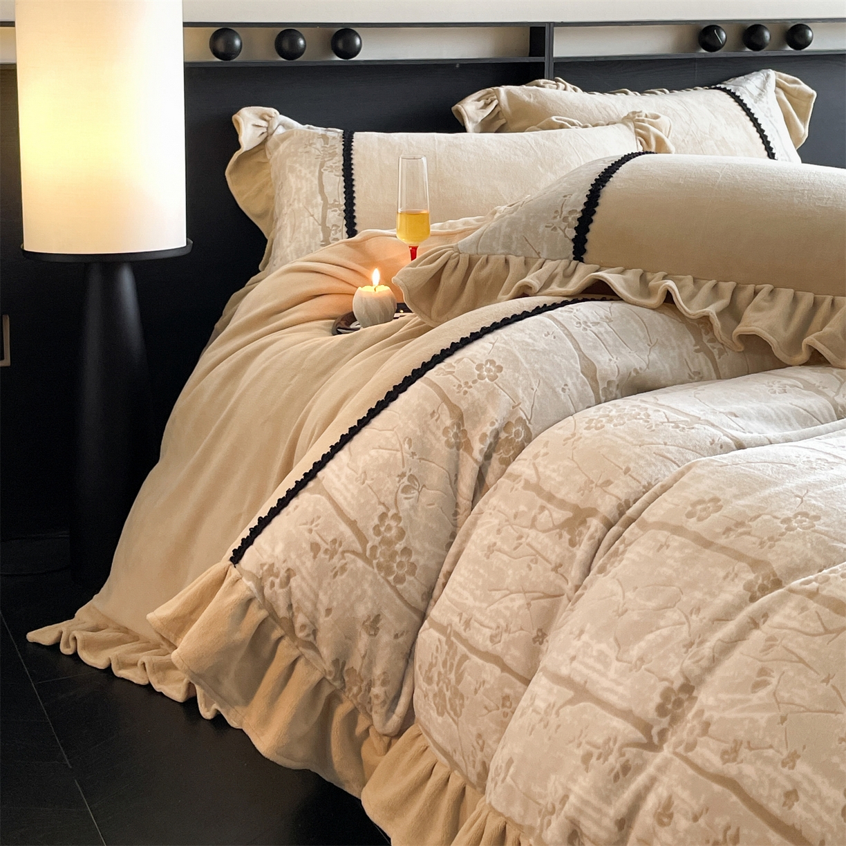 91家纺网 家纺一手货源 找家纺 慕木家纺 2025新款A类高克重高端雕花烂花AB版工艺款拼接四件套绮梦系列(直播热款) 浅梦絮语-咖