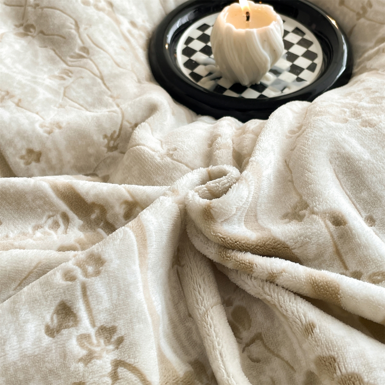 91家纺网 家纺一手货源 找家纺 慕木家纺 2025新款A类高克重高端雕花烂花AB版工艺款拼接四件套绮梦系列(直播热款) 浅梦絮语-咖