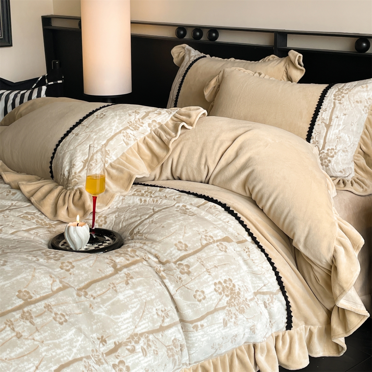 91家纺网 家纺一手货源 找家纺 慕木家纺 2025新款A类高克重高端雕花烂花AB版工艺款拼接四件套绮梦系列(直播热款) 浅梦絮语-咖