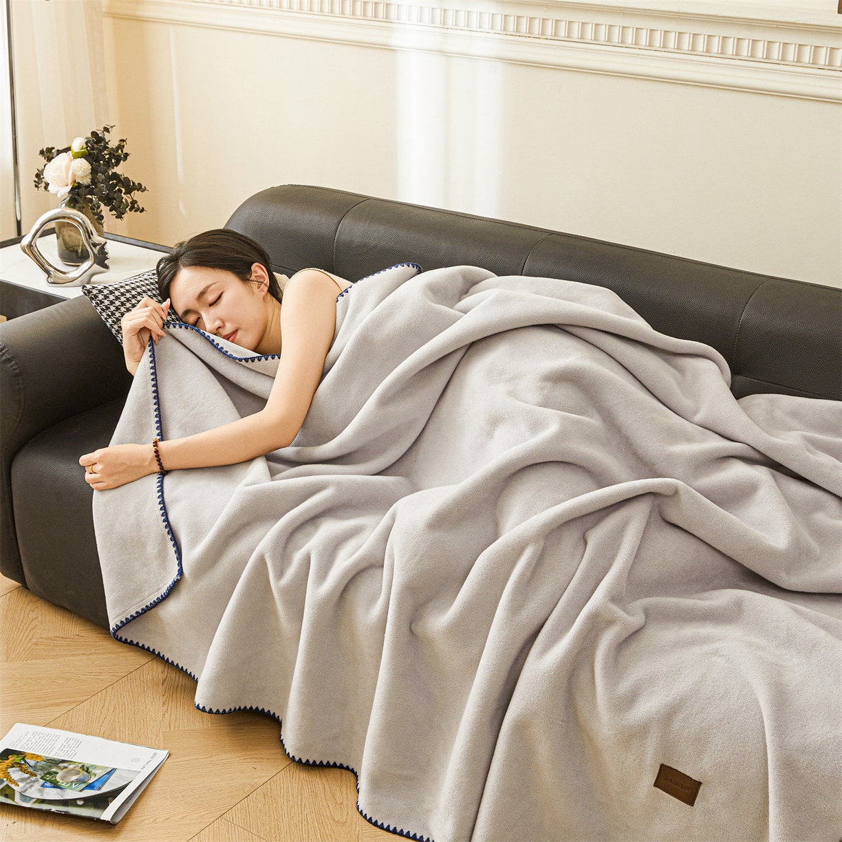 91家纺网 家纺一手货源 找家纺 雯豆家纺 2025新款獭獭绒毛毯双层加厚纯色毯子高档高克重盖毯 银河灰