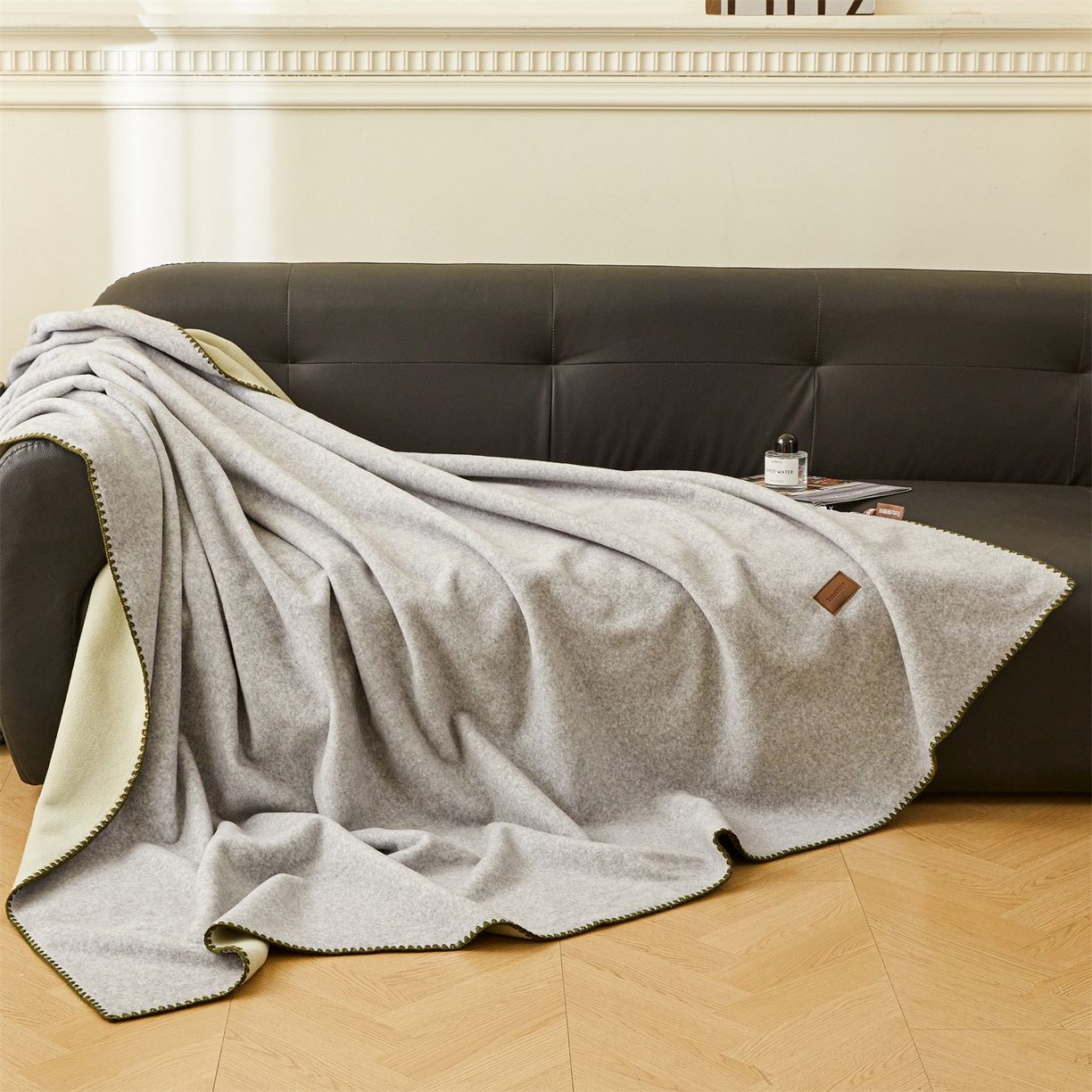 91家纺网 家纺一手货源 找家纺 雯豆家纺 2025新款獭獭绒毛毯双层加厚纯色毯子高档高克重盖毯 冰岛灰
