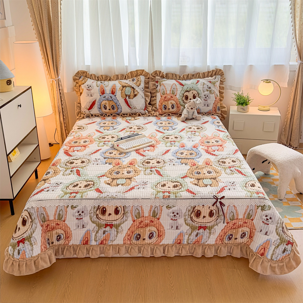 91家纺网 家纺一手货源 找家纺 （总）恒爱家纺 2025新款牛奶绒夹棉花边床盖系列三件套