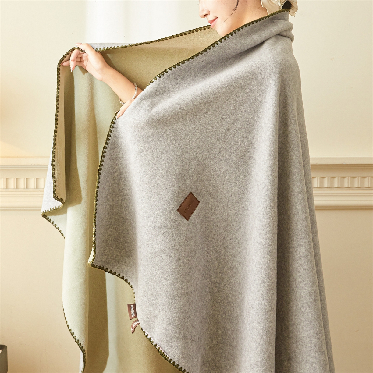 91家纺网 家纺一手货源 找家纺 雯豆家纺 2025新款獭獭绒毛毯双层加厚纯色毯子高档高克重盖毯 冰岛灰