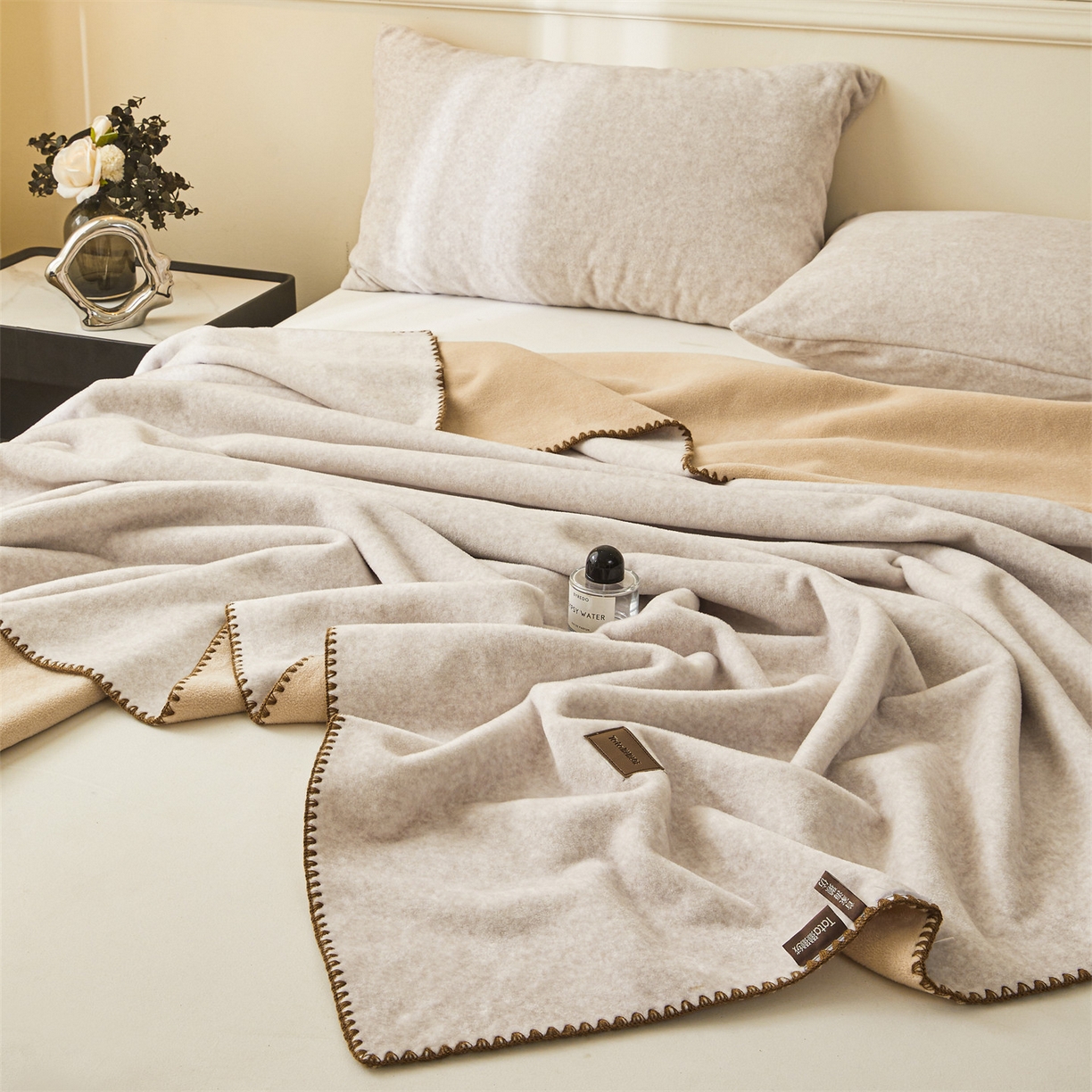 91家纺网 家纺一手货源 找家纺 雯豆家纺 2025新款獭獭绒毛毯双层加厚纯色毯子高档高克重盖毯 可可棕