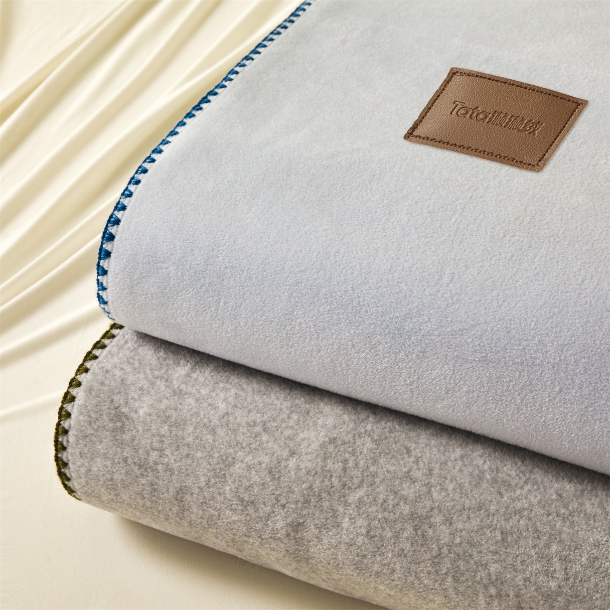 91家纺网 家纺一手货源 找家纺 雯豆家纺 2025新款獭獭绒毛毯双层加厚纯色毯子高档高克重盖毯 组合仅供展示不可下单