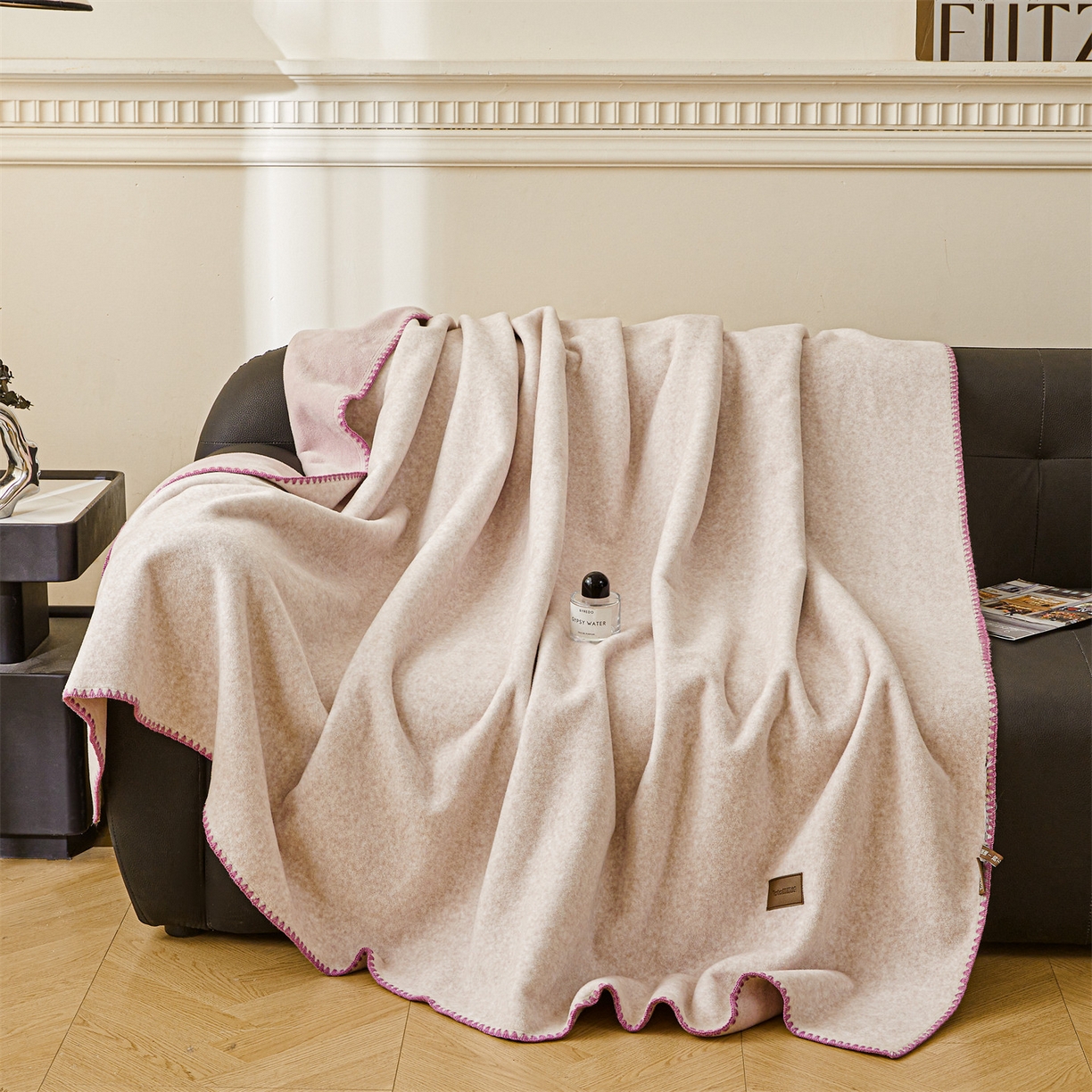 91家纺网 家纺一手货源 找家纺 雯豆家纺 2025新款獭獭绒毛毯双层加厚纯色毯子高档高克重盖毯 柔雾粉