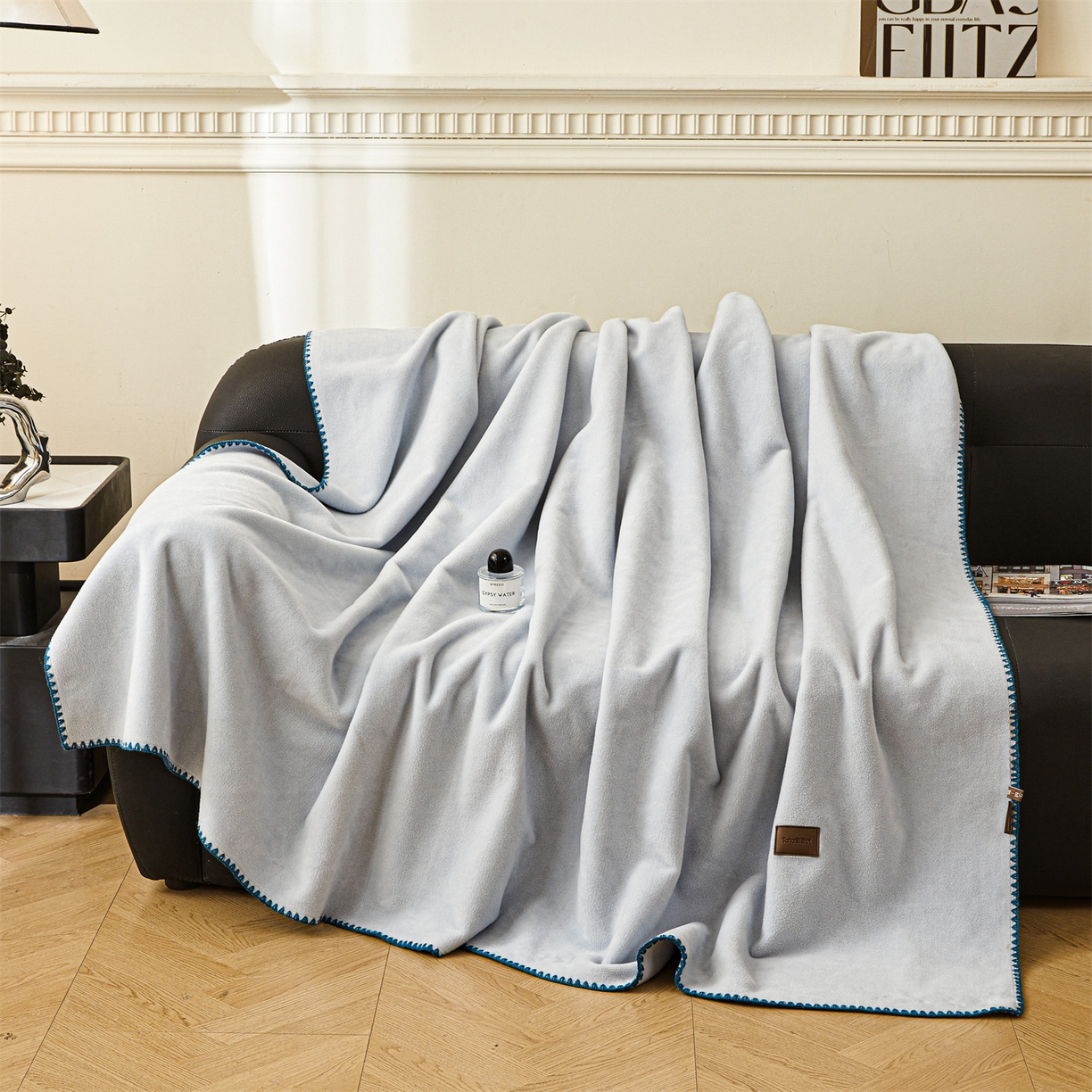 91家纺网 家纺一手货源 找家纺 雯豆家纺 2025新款獭獭绒毛毯双层加厚纯色毯子高档高克重盖毯 克莱因蓝