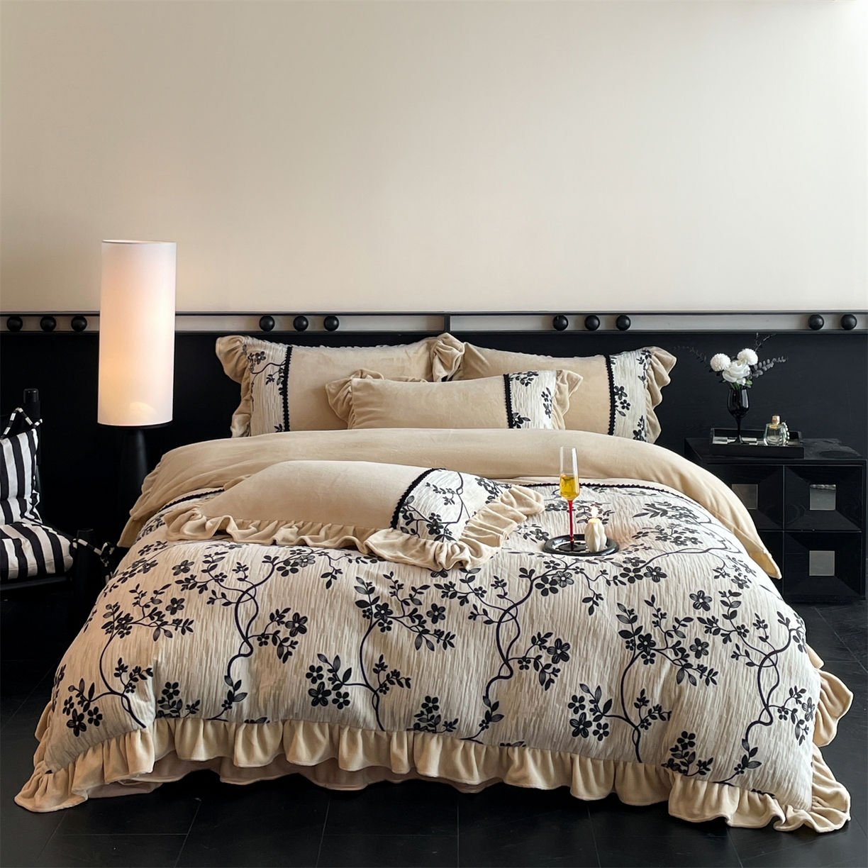 91家纺网 家纺一手货源 找家纺 慕木家纺 2025新款A类高克重高端雕花烂花AB版工艺款拼接四件套绮梦系列(直播热款) 漫朔花藤