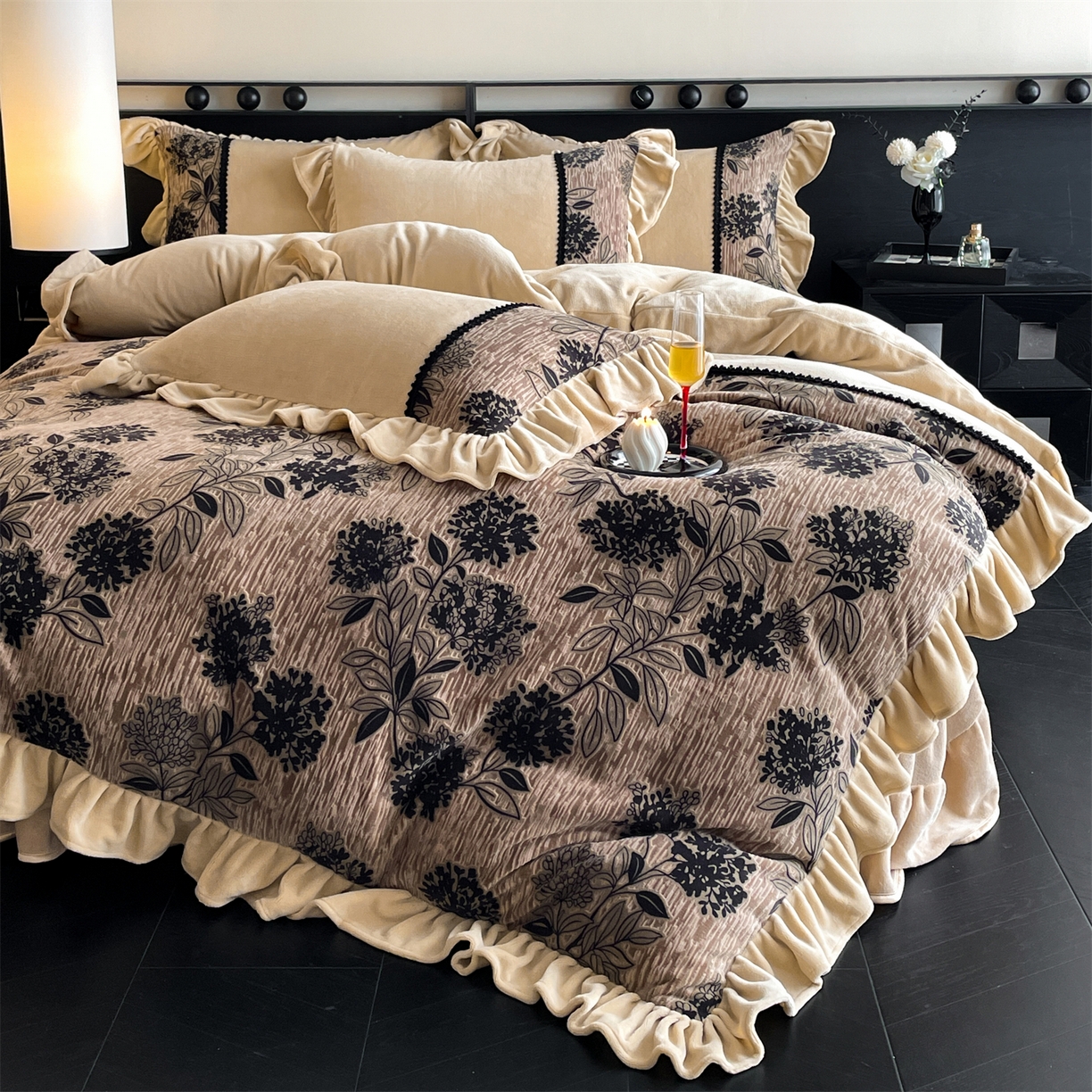 91家纺网 家纺一手货源 找家纺 慕木家纺 2025新款A类高克重高端雕花烂花AB版工艺款拼接四件套绮梦系列(直播热款) 花蔓韵