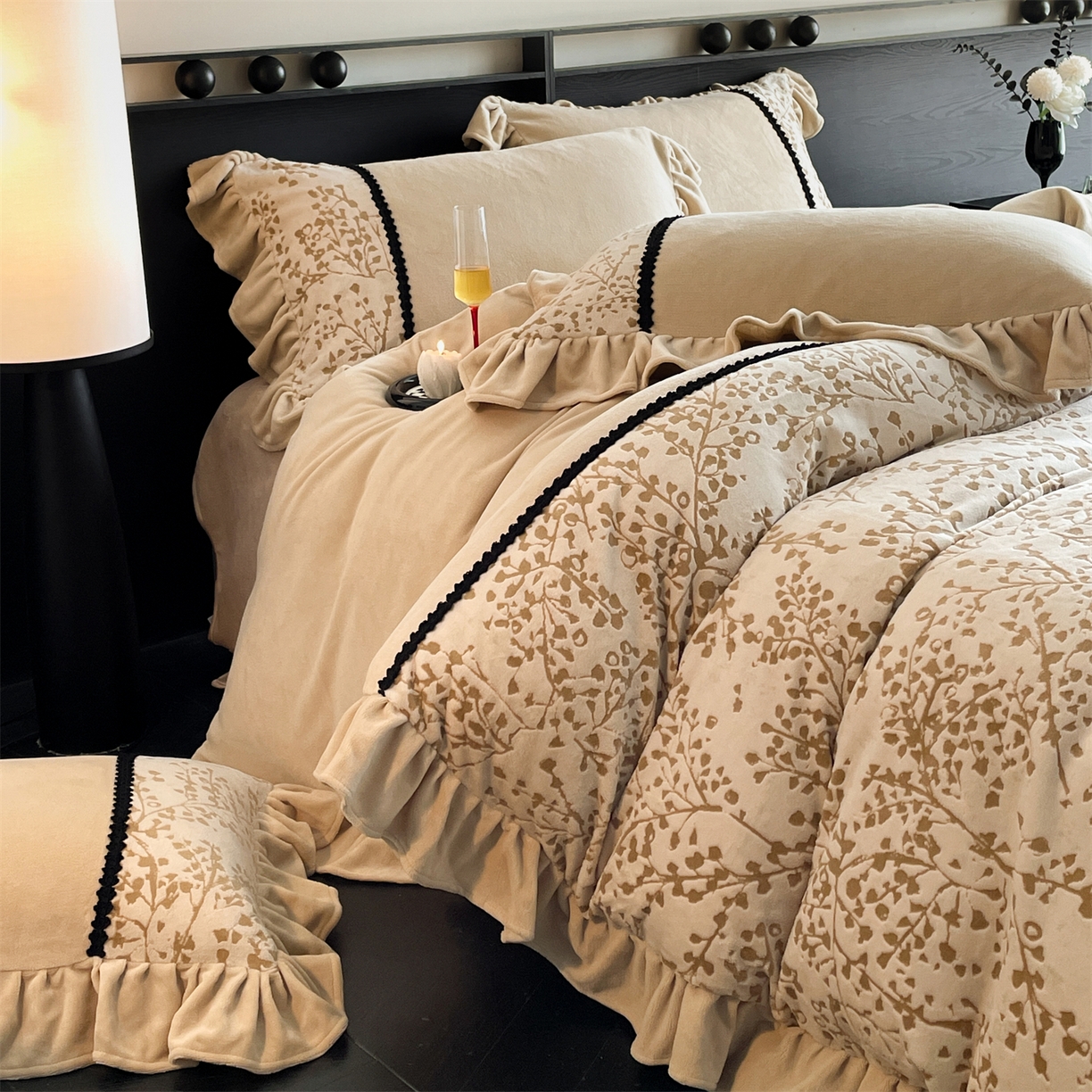 91家纺网 家纺一手货源 找家纺 慕木家纺 2025新款A类高克重高端雕花烂花AB版工艺款拼接四件套绮梦系列(直播热款) 繁花枝影-咖