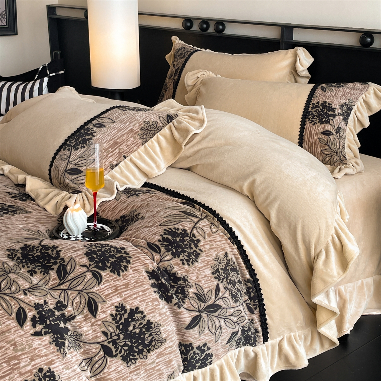 91家纺网 家纺一手货源 找家纺 慕木家纺 2025新款A类高克重高端雕花烂花AB版工艺款拼接四件套绮梦系列(直播热款) 花蔓韵