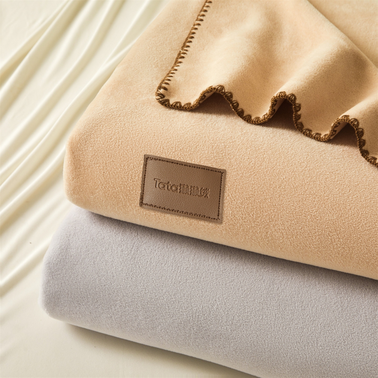 91家纺网 家纺一手货源 找家纺 雯豆家纺 2025新款獭獭绒毛毯双层加厚纯色毯子高档高克重盖毯 组合仅供展示不可下单