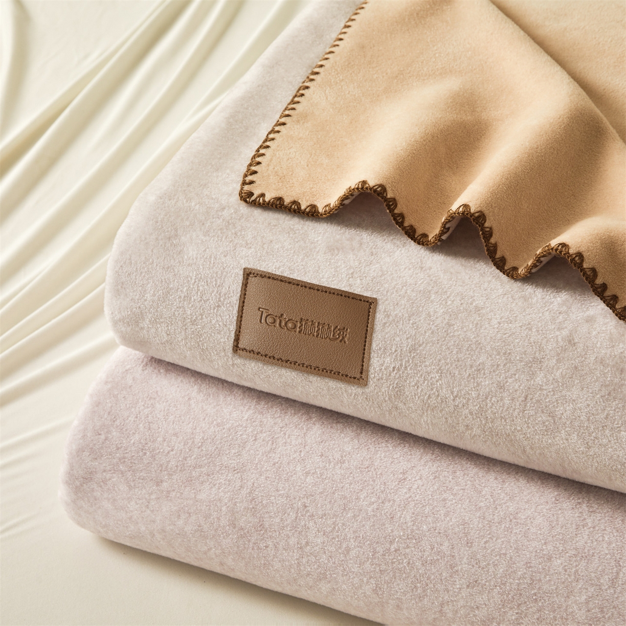 91家纺网 家纺一手货源 找家纺 雯豆家纺 2025新款獭獭绒毛毯双层加厚纯色毯子高档高克重盖毯 组合仅供展示不可下单