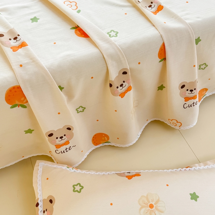 91家纺网 家纺一手货源 找家纺 梵克保罗 2025春夏原棉鱼骨棉老粗布花边印花床单软凉席三件套 萌熊