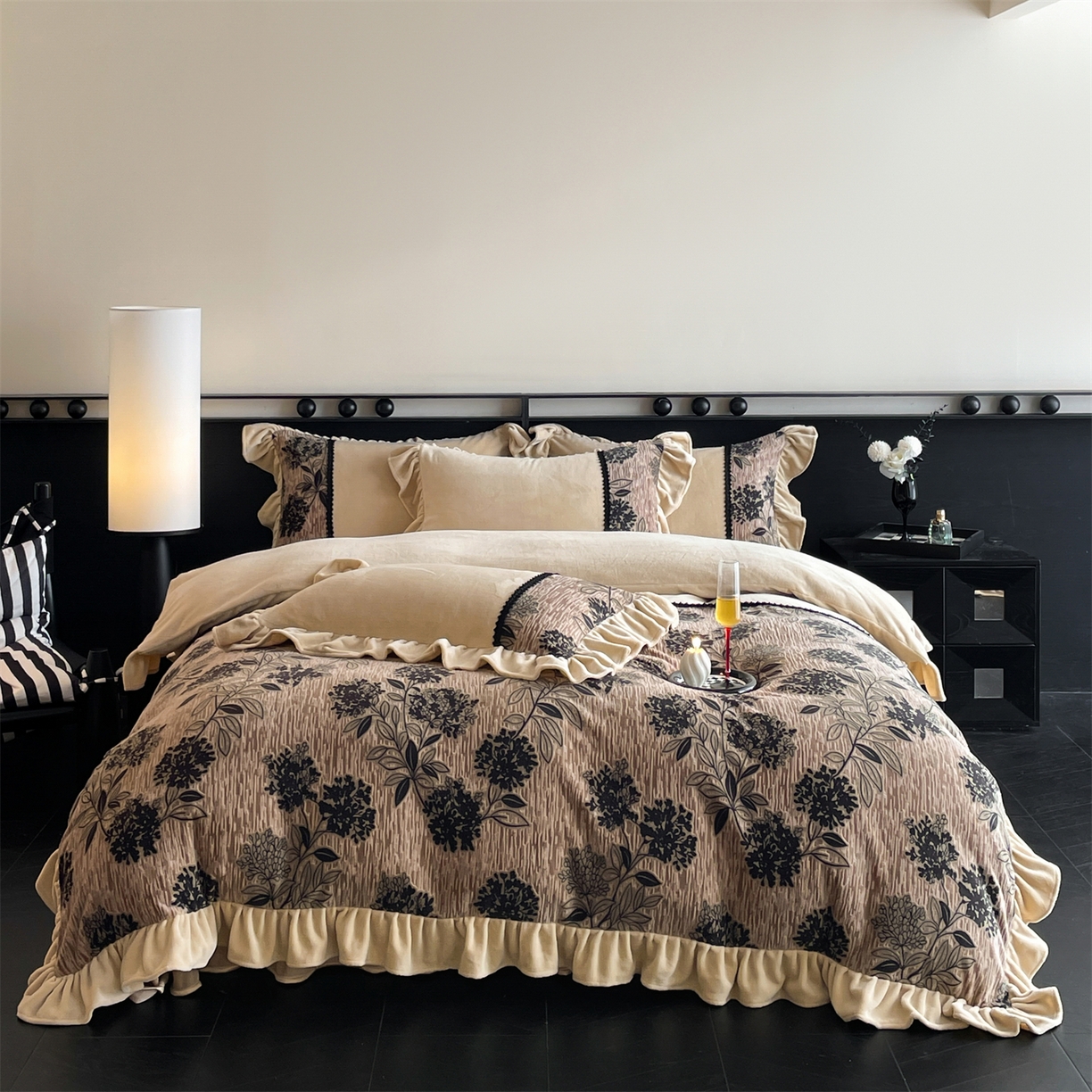 91家纺网 家纺一手货源 找家纺 慕木家纺 2025新款A类高克重高端雕花烂花AB版工艺款拼接四件套绮梦系列(直播热款) 花蔓韵