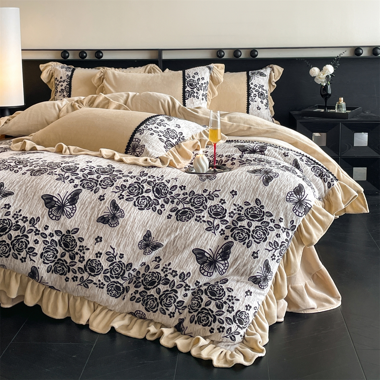 91家纺网 家纺一手货源 找家纺 慕木家纺 2025新款A类高克重高端雕花烂花AB版工艺款拼接四件套绮梦系列(直播热款) 墨韵蝶香