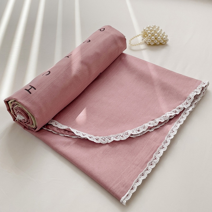 91家纺网 家纺一手货源 找家纺 梵克保罗 2025春夏原棉鱼骨棉老粗布花边印花床单软凉席三件套 宜家-粉