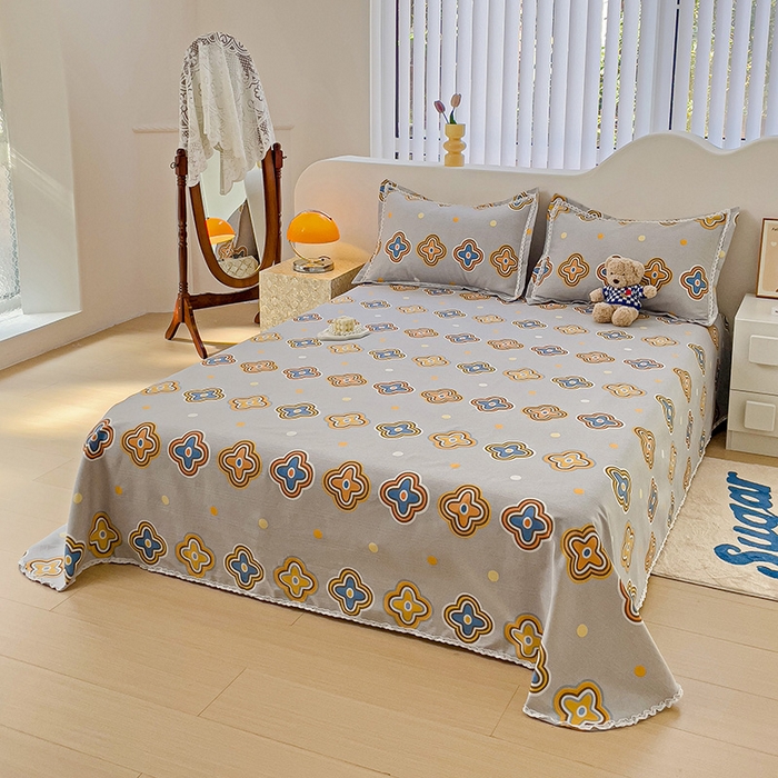 91家纺网 家纺一手货源 找家纺 梵克保罗 2025春夏原棉鱼骨棉老粗布花边印花床单软凉席三件套 四叶草-灰