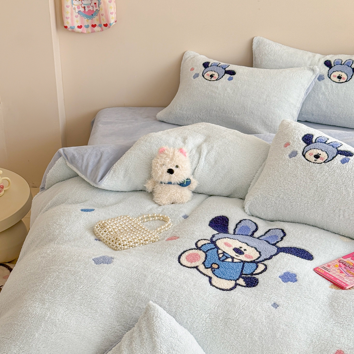 91家纺网 家纺一手货源 找家纺 懒猫家纺 2025新款羊羔绒刺绣四件套系列 兔耳先生