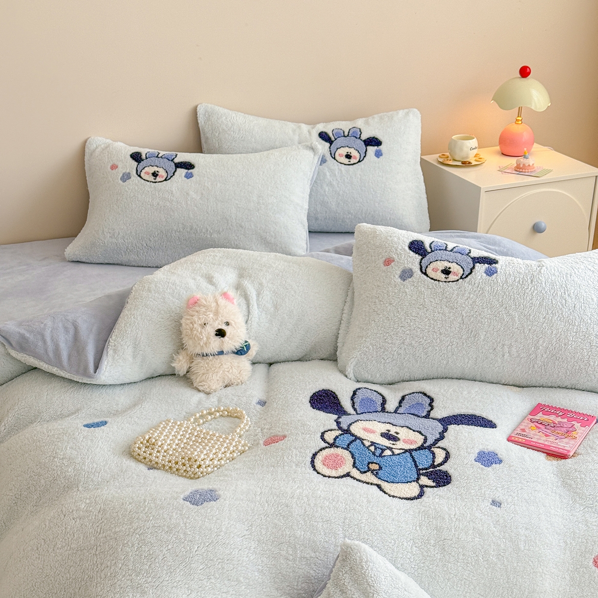 91家纺网 家纺一手货源 找家纺 懒猫家纺 2025新款羊羔绒刺绣四件套系列 兔耳先生