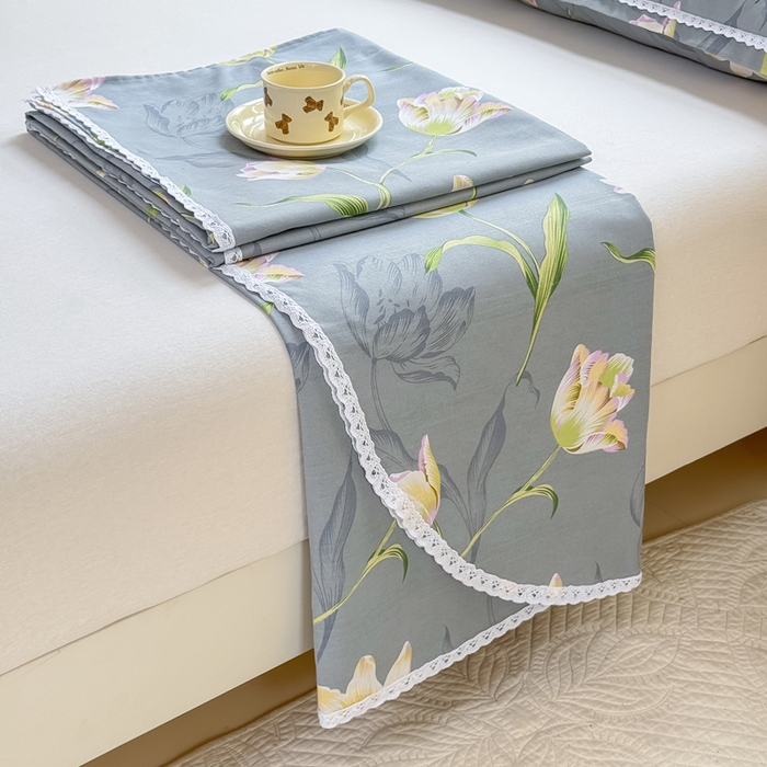 91家纺网 家纺一手货源 找家纺 梵克保罗 2025春夏原棉鱼骨棉老粗布花边印花床单软凉席三件套 花韵雅姿