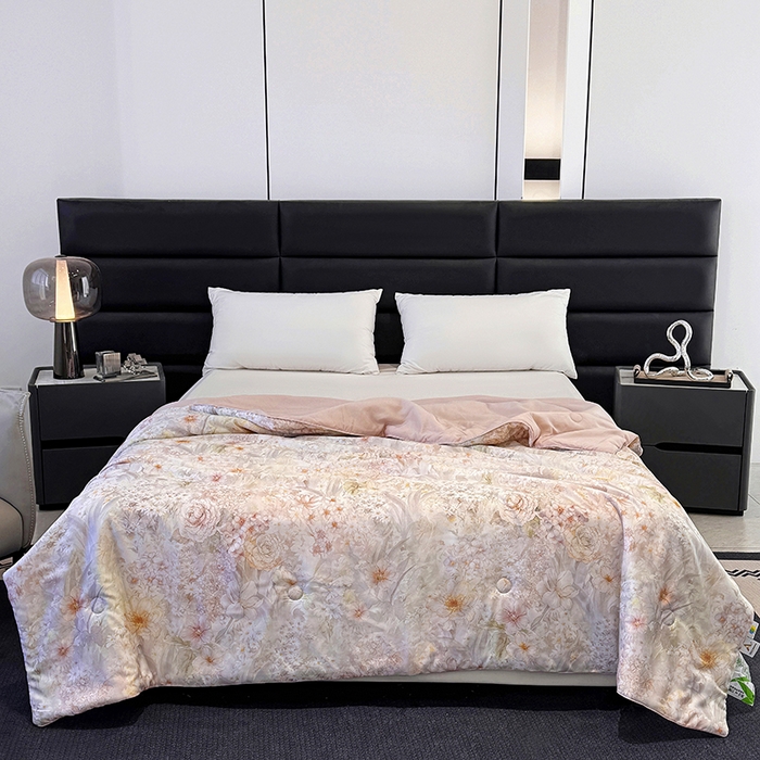 91家纺网 家纺一手货源 找家纺 梵克保罗 2025新款莱赛尔天丝数码印花夏被 筱然